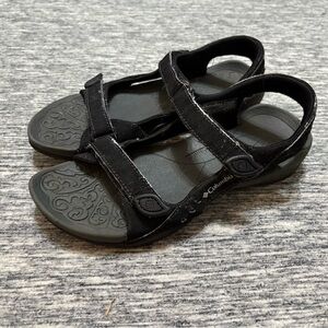 Columbia Ladies Velcro Sandals Size 6